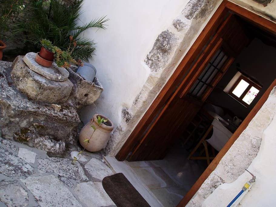 Small traditional house 1