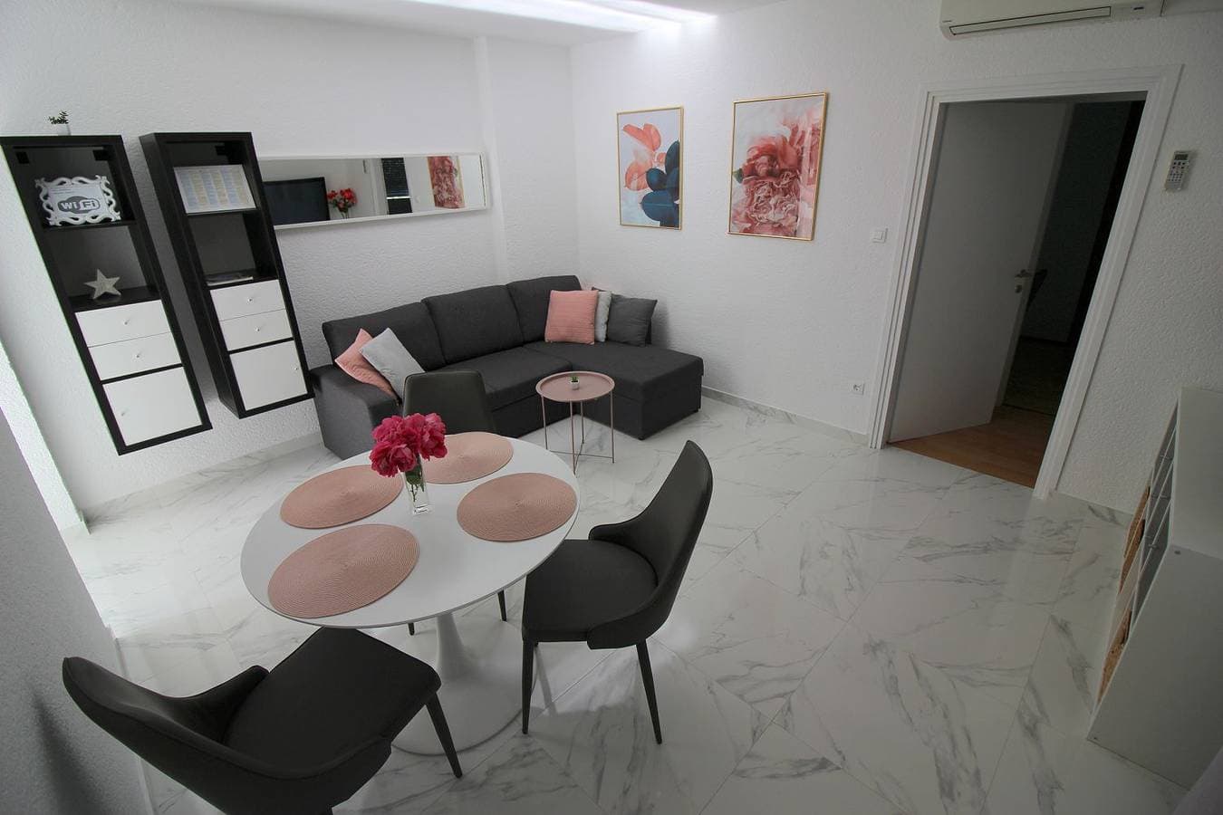 Foto 10 von 18: Komfortables Apartment mit privater Terrasse, Spielplatz, Grill, Liegen, Waschmaschine