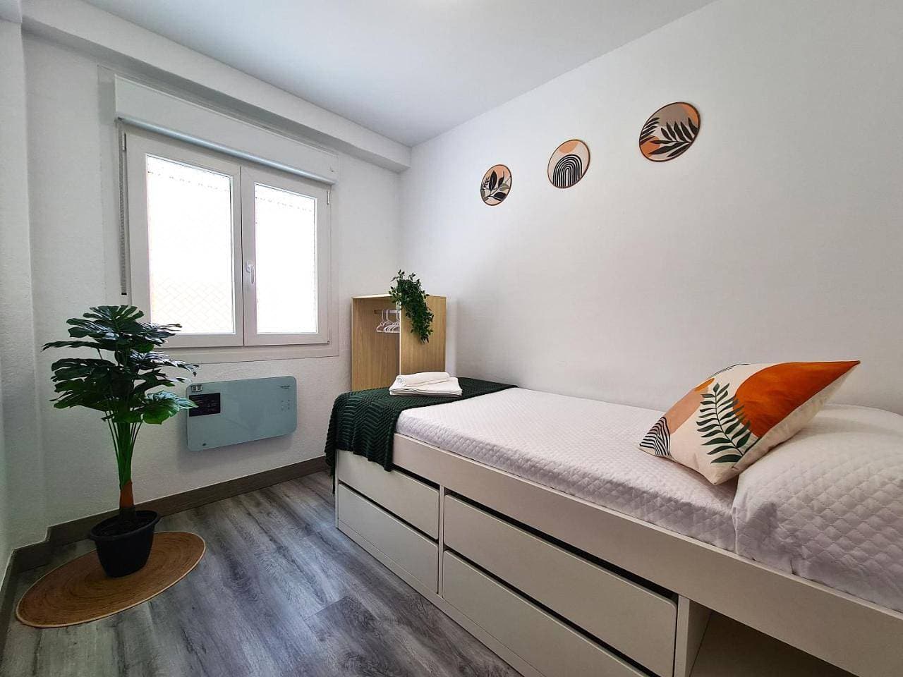 Foto 10 von 25: Three-Bedroom Apartment