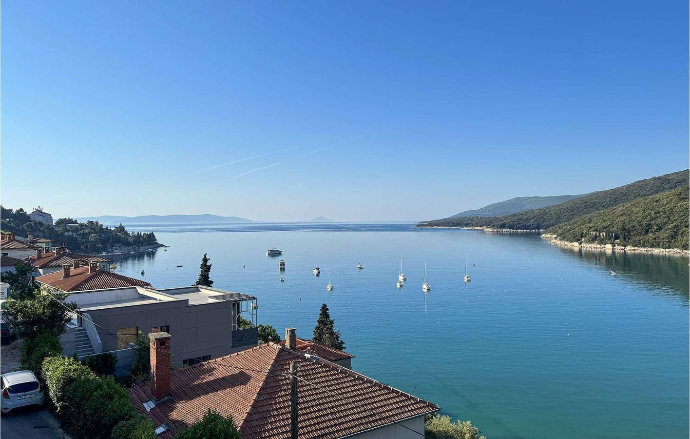 Foto 2 von 22: Gemütliche Ferienwohnung mit Meerblick, Terrasse, WLAN und Parkplatz, 400 m vom Strand entfernt