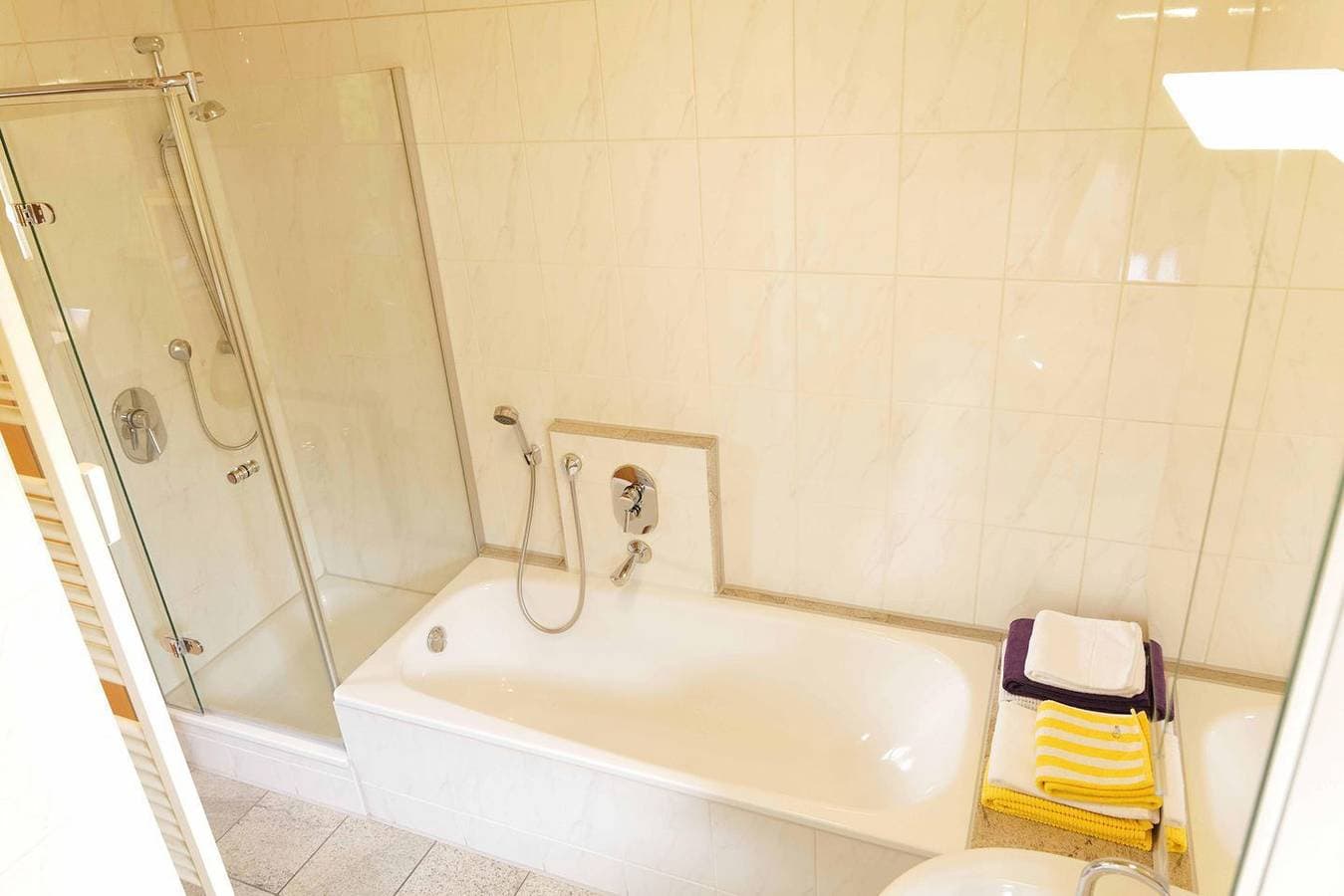 Foto 10 von 31: ⭐⭐⭐⭐ Abc-Ferienwohnung in Meersburg am Bodensee – Wohnung C mit Balkon & Seeblick für 2 Personen