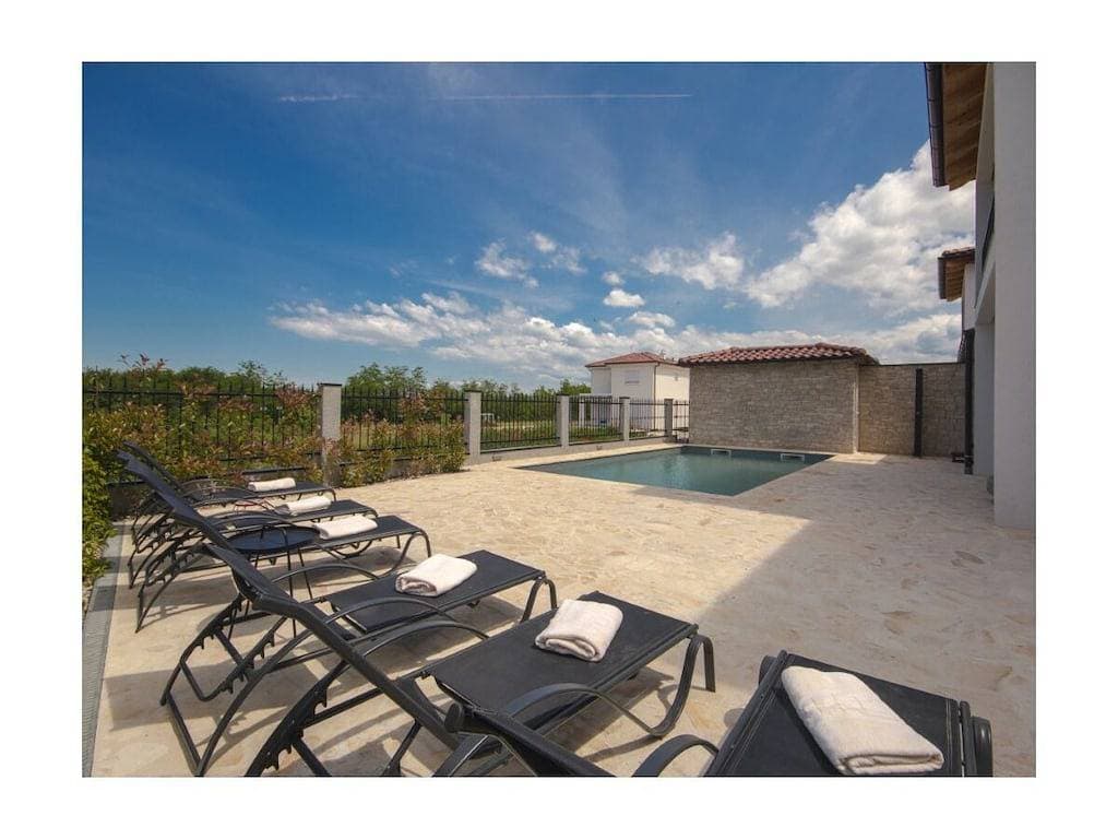 Foto 4 von 35: Villa in Rošini mit Schwimmbecken
