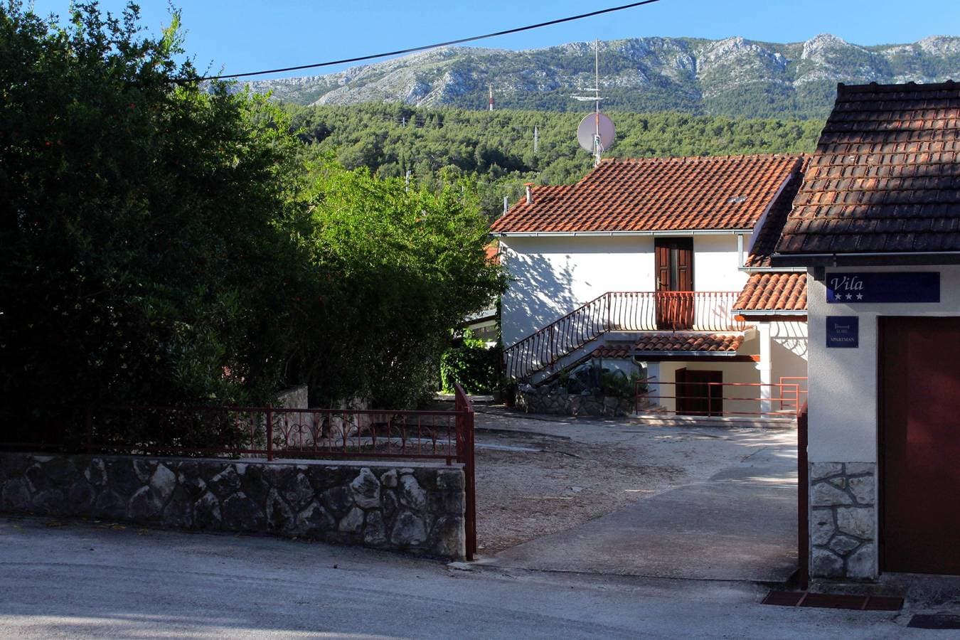 Foto 13 von 40: 2-Zimmer-Ferienwohnung mit Balkon und Meerblick Vrboska, Hvar A-540-a