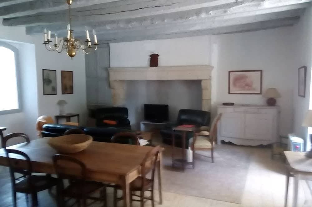 Foto 5 von 6: Haus am Ende eines großen Hauses