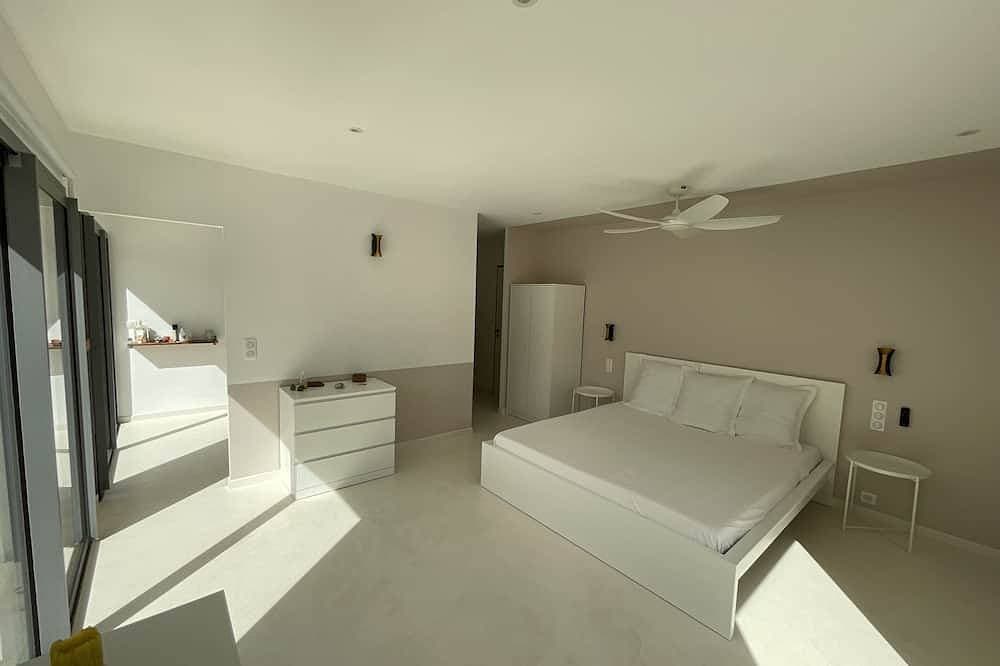 Foto 2 von 30: Villa Contemporaine Avec Piscine . Le 210