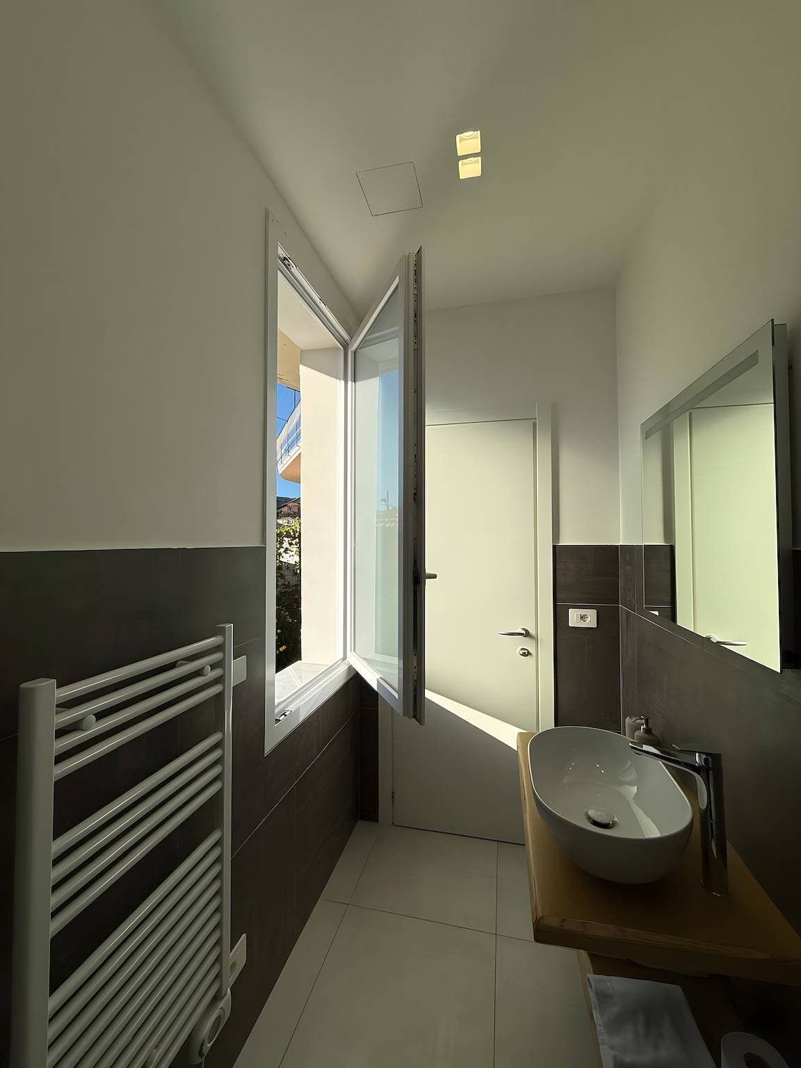 Foto 8 von 22: 'Joyfül Accomodation Camera 5' mit Wi-Fi und Klimaanlage