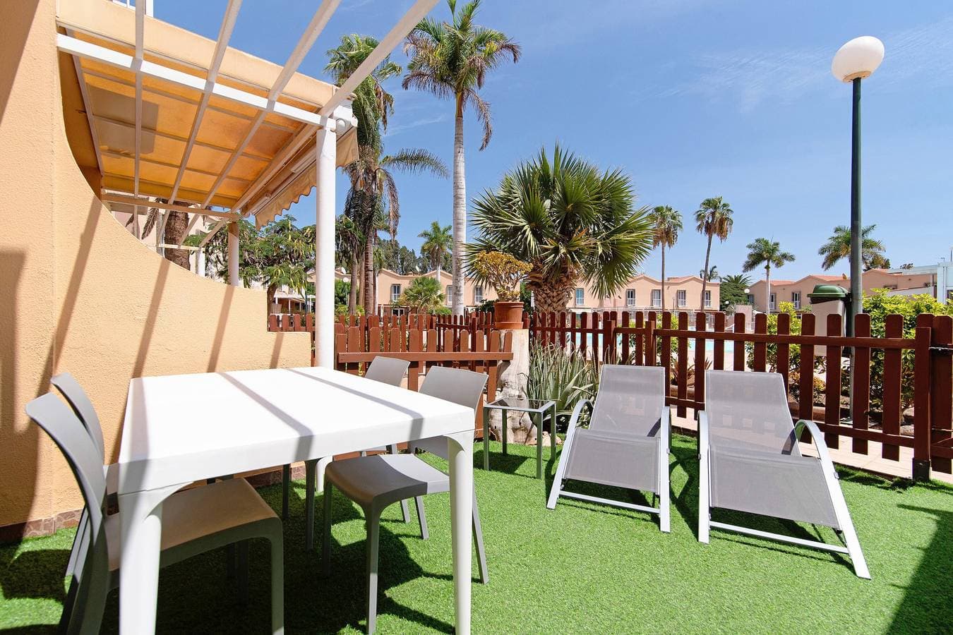 Foto 2 von 24: Ferienwohnung 'Oasis Pool View' mit Gemeinschaftspool, WLAN und Klimaanlage