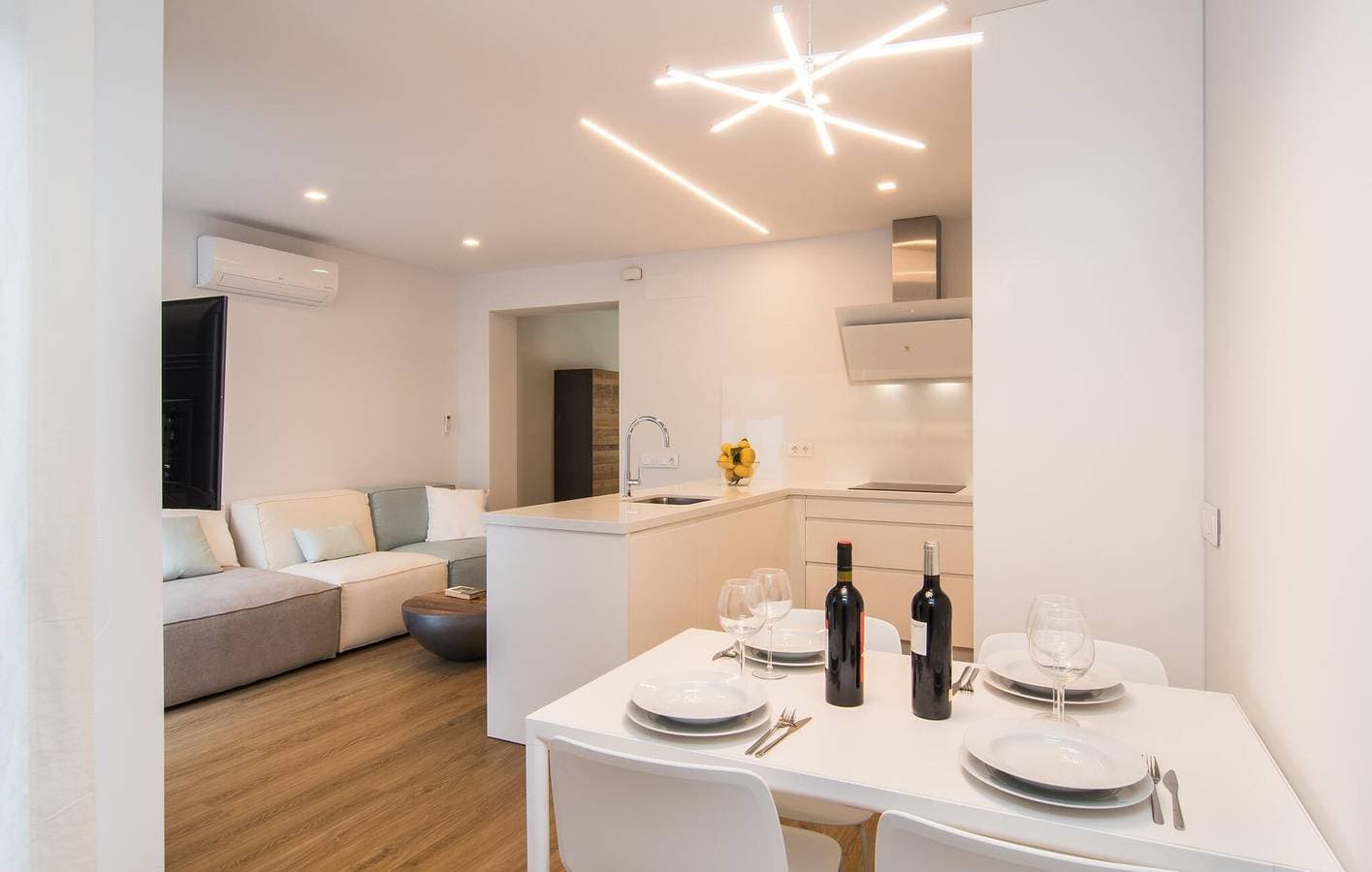 Foto 6 von 27: Appartement am Strand mit AC & WiFi, in der Nähe von Caló d'en Rafalino