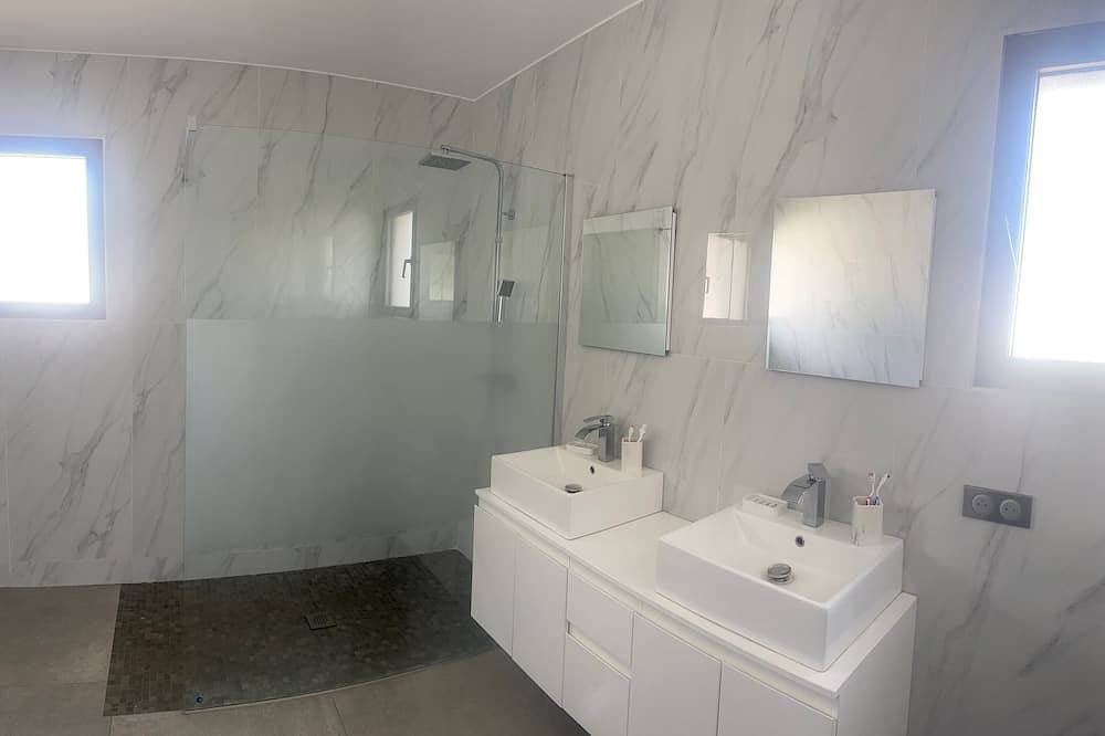 Foto 5 von 30: Geräumige 220 m² große Villa mit privatem Pool und großem umzäunten Garten