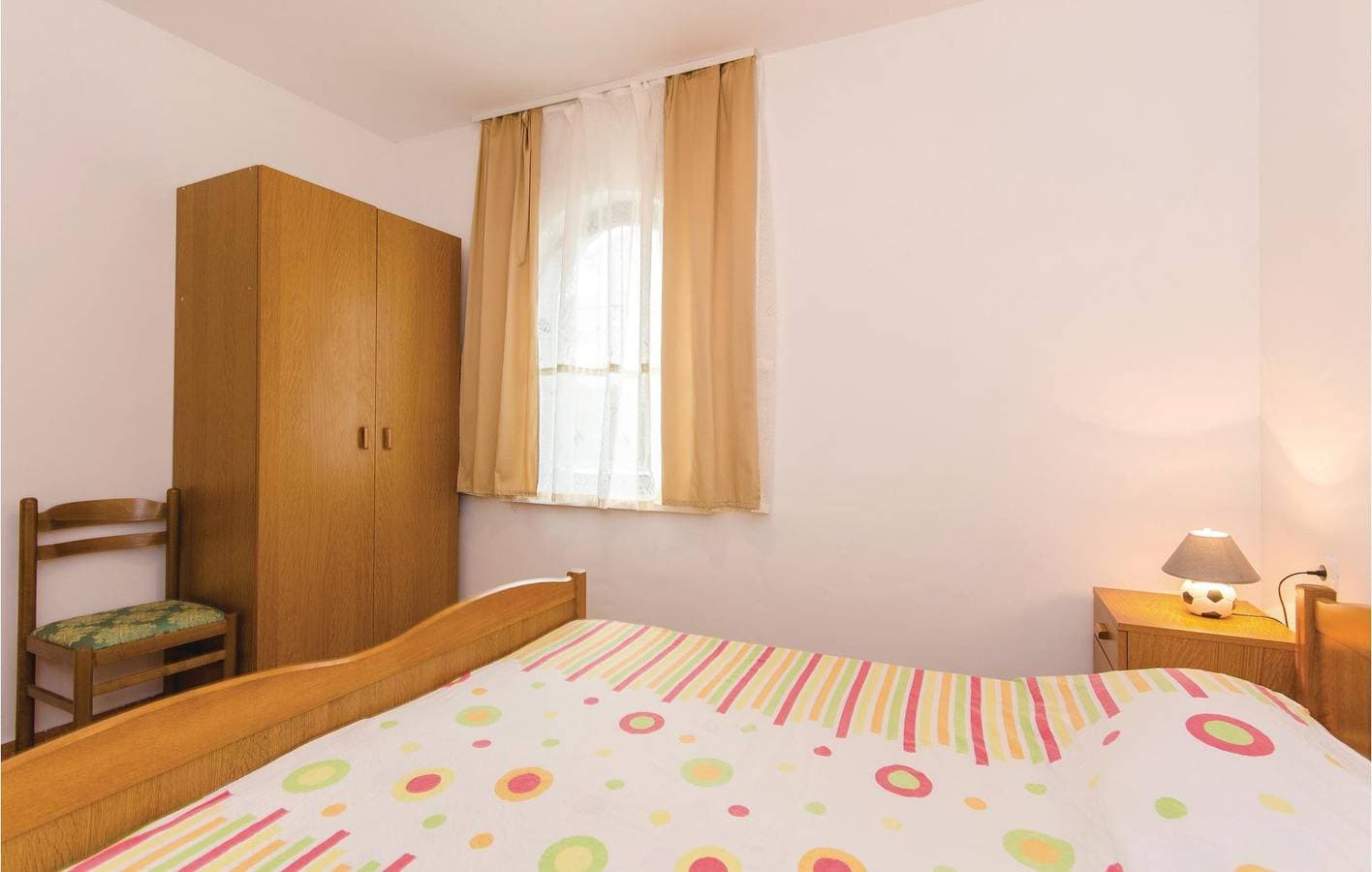 Foto 11 von 17: Gemütliche Ferienwohnung mit Terrasse, Parkplatz und WLAN in der Nähe des Strandes Uvala Bočići