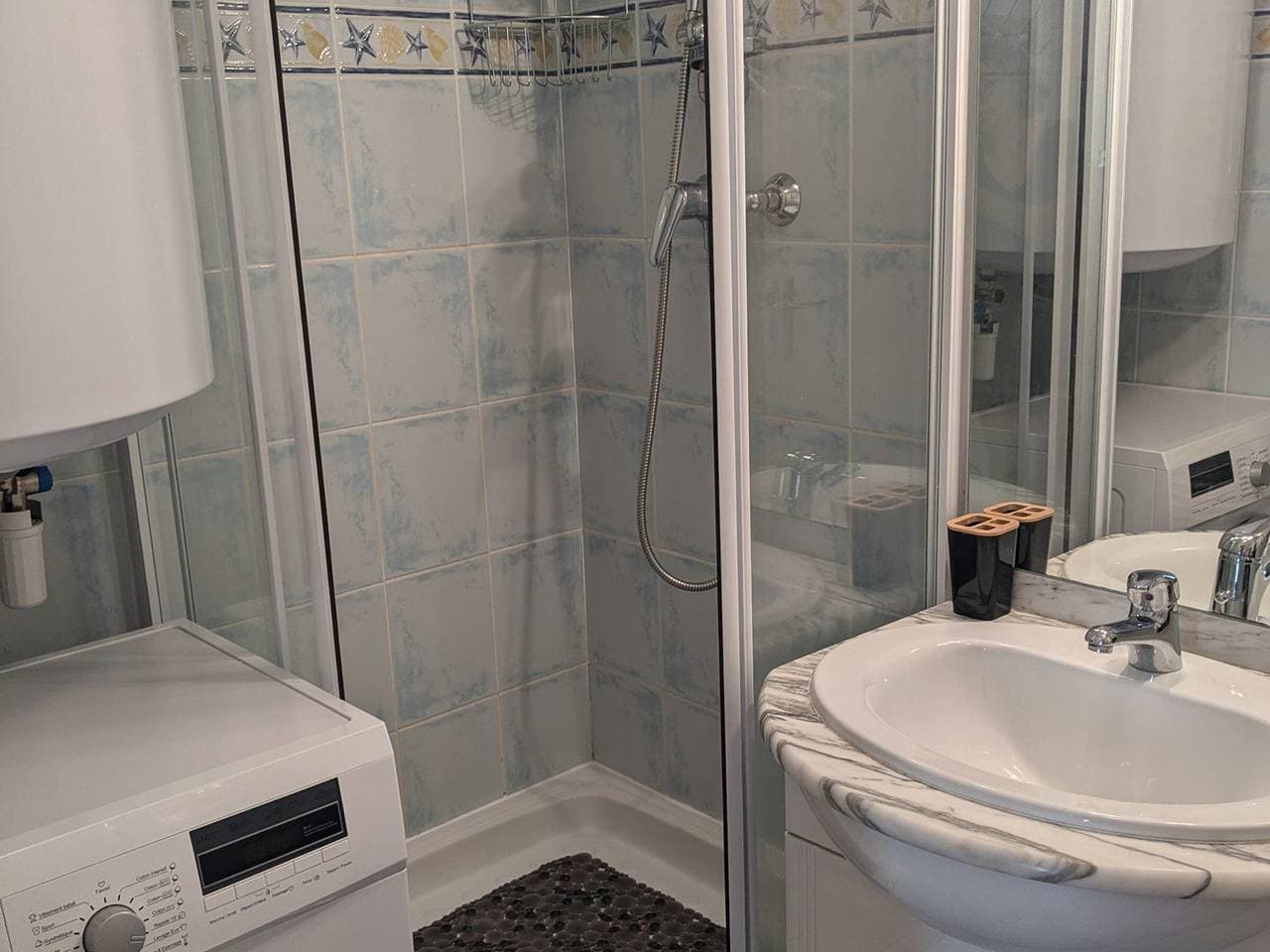 Foto 7 von 11: Gemütliche 5 Pers Wohnung an der Piste, Balkon und Skischließfach