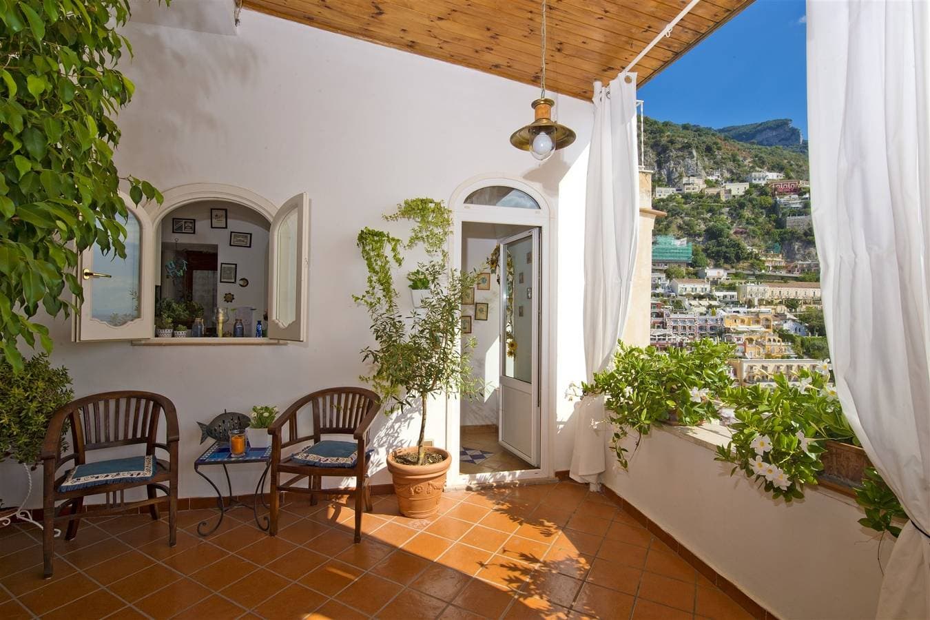 Foto 9 von 47: Villa für 6 Personen mit Balkon