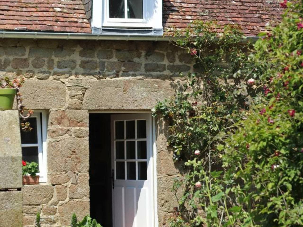 Foto 6 von 35: Historisches Haus aus dem 15. Jahrhundert mit Garten in La Carneille