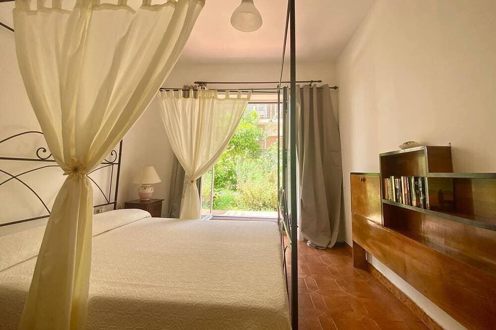 Foto 3 von 24: Wohnung für 4 Personen mit Blick auf den Strand mit Garten