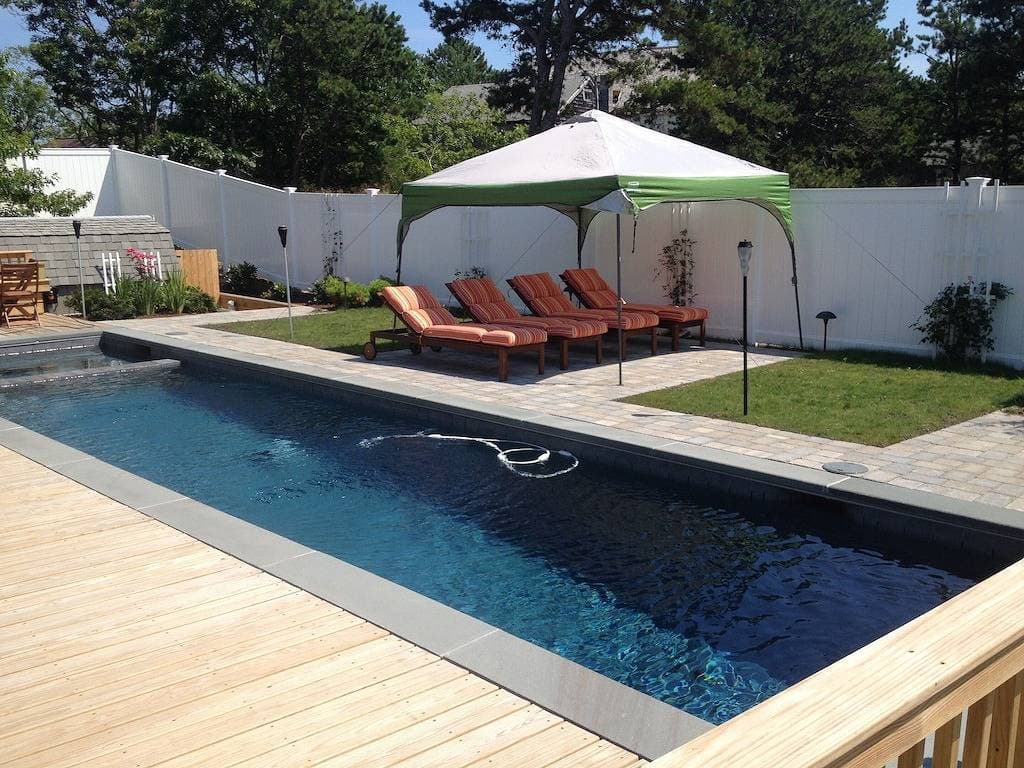 Foto 10 von 22: Modernes, brandneues Zuhause, großartige Lage mit Salzwasserpool und Whirlpool!
