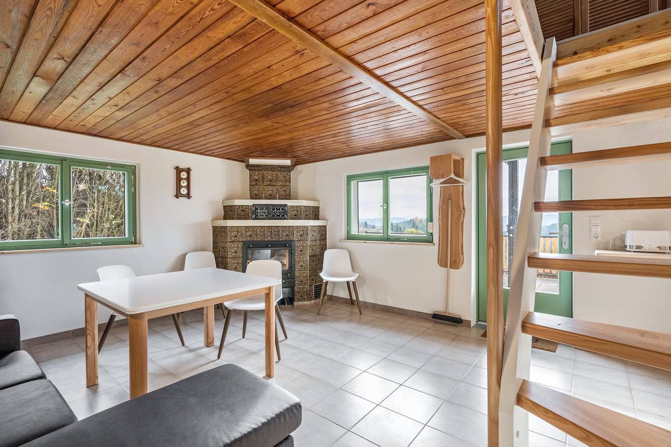 Foto 6 von 23: Kleines Ferienhaus Kirschallee mit Bergblick, privater Terrasse und gemeinsamem Garten