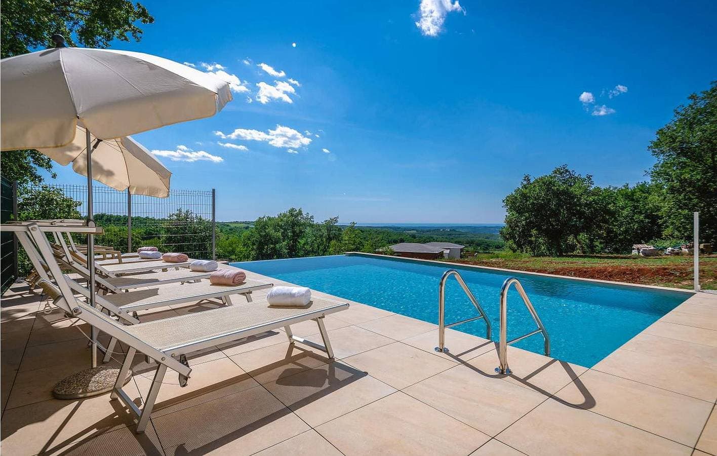 Apartment am Meer mit Pool, WLAN und Parkplatz 1