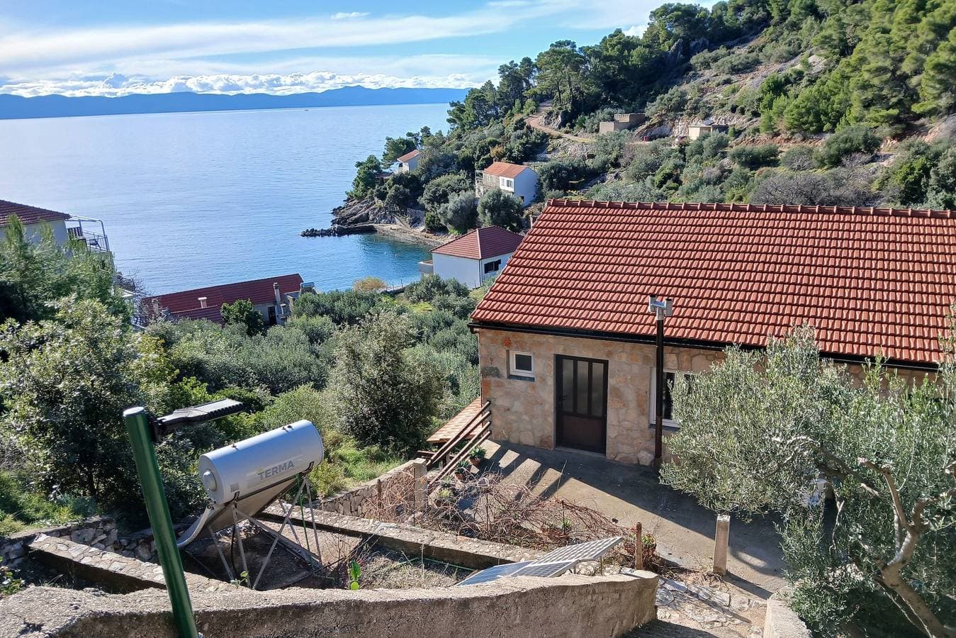 Foto 3 von 39: 2-Zimmer-Ferienwohnung mit Terrasse und Meerblick Bucht Torac, Hvar A-24462-a