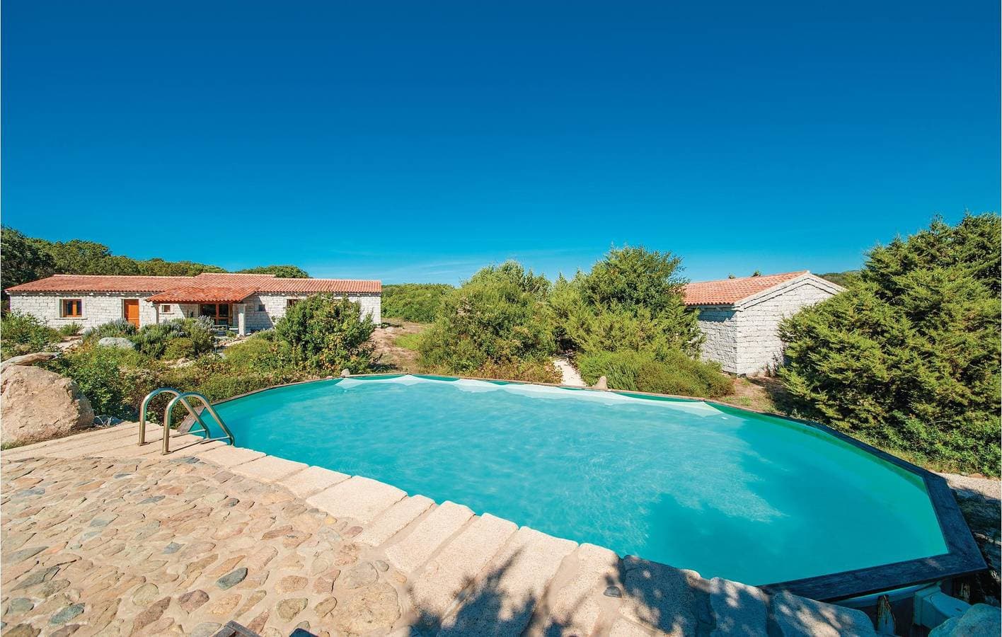 Foto 8 von 23: Apt am Strand mit Pool, Parkplatz und Küche