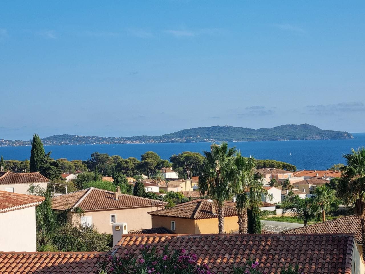 Foto 3 von 23: Carqueiranne: Charmante Villa mit Pool, Meerblick, für 8 Personen