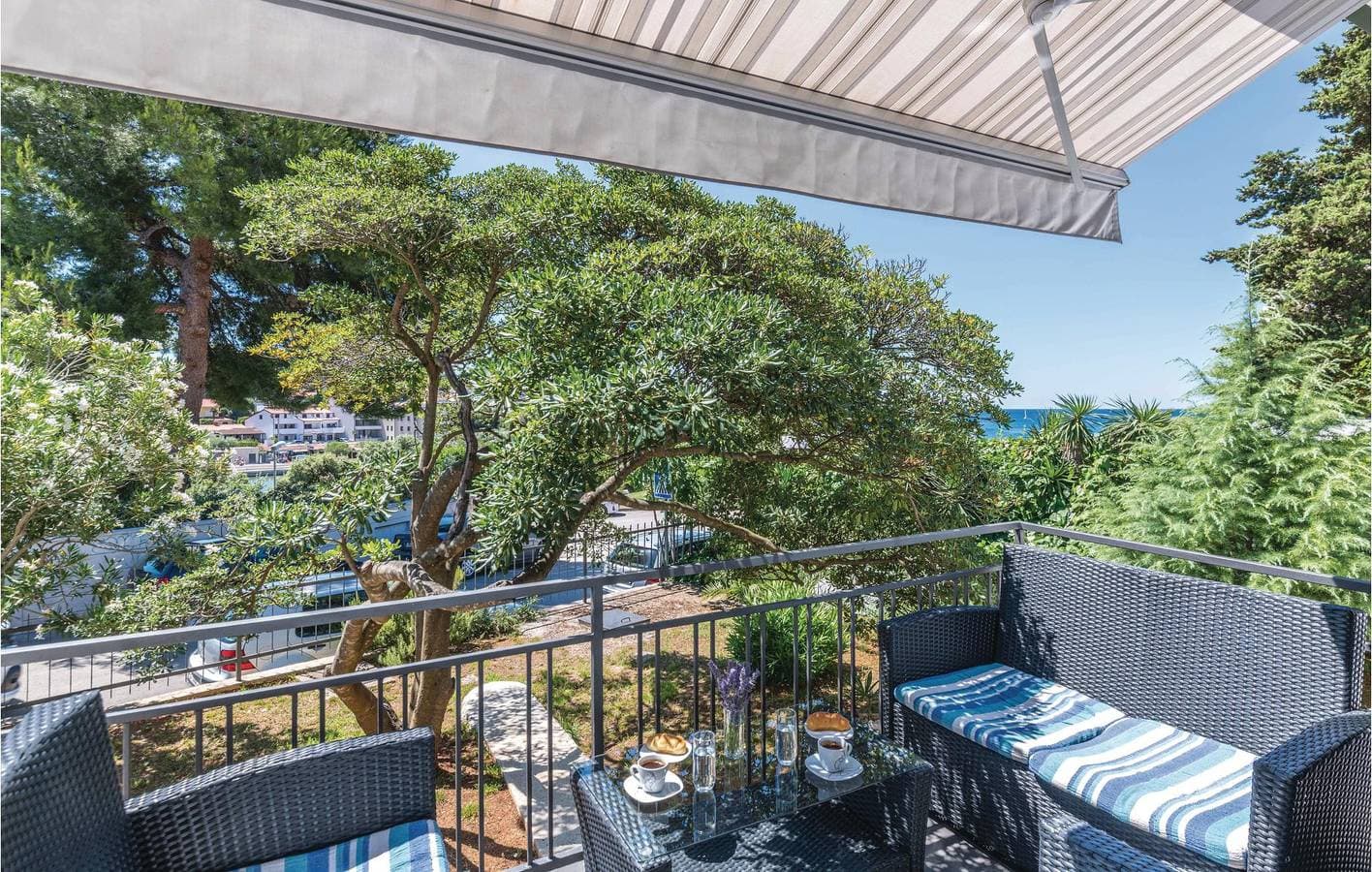 Foto 11 von 38: Gemütliche 1-Zimmer-Wohnung mit Meerblick, WLAN und Terrasse in der Nähe des Strandes Havajka