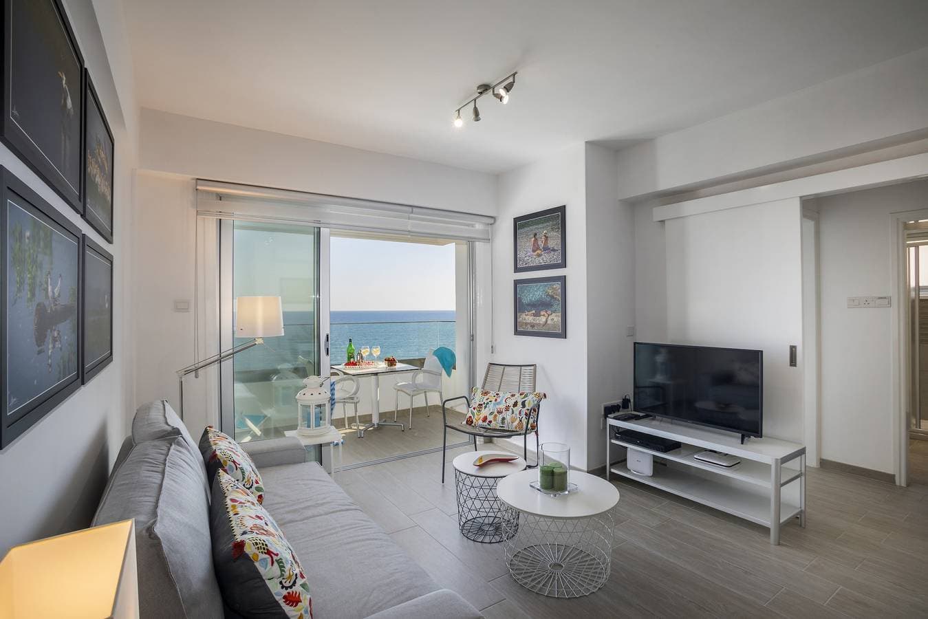 Foto 3 von 15: Mackenzie Zoe Seafront Suite