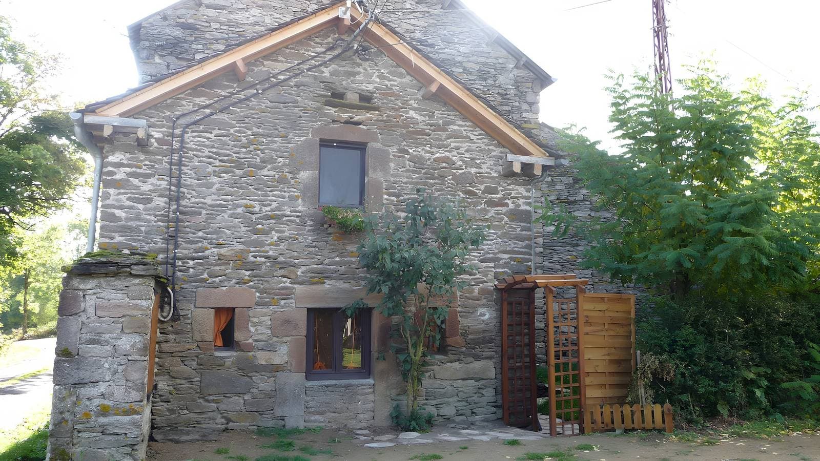 Foto 2 von 10: Gemütliches Ferienhaus mit privatem Garten und WLAN in Salles-Curan