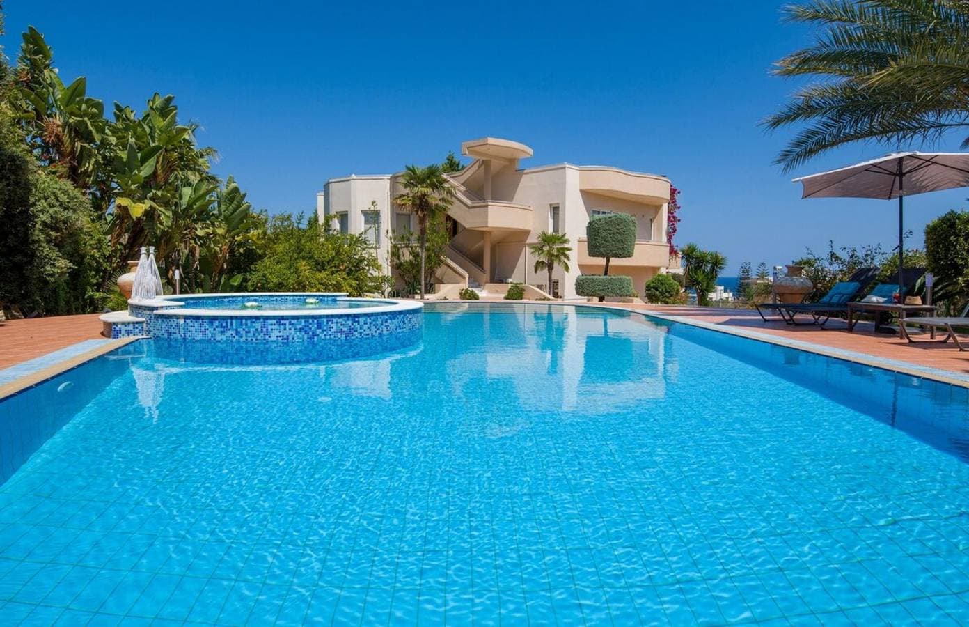 Foto 4 von 39: Villa für 8 Personen mit Garten