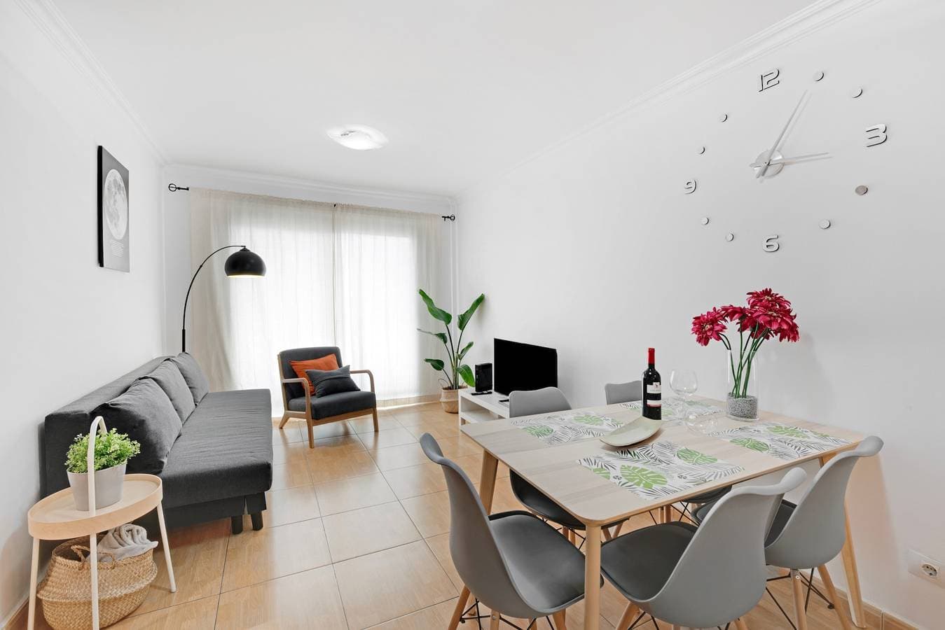 Foto 2 von 27: Ferienwohnung 'Olia' mit privater Terrasse, Balkon und Klimaanlage
