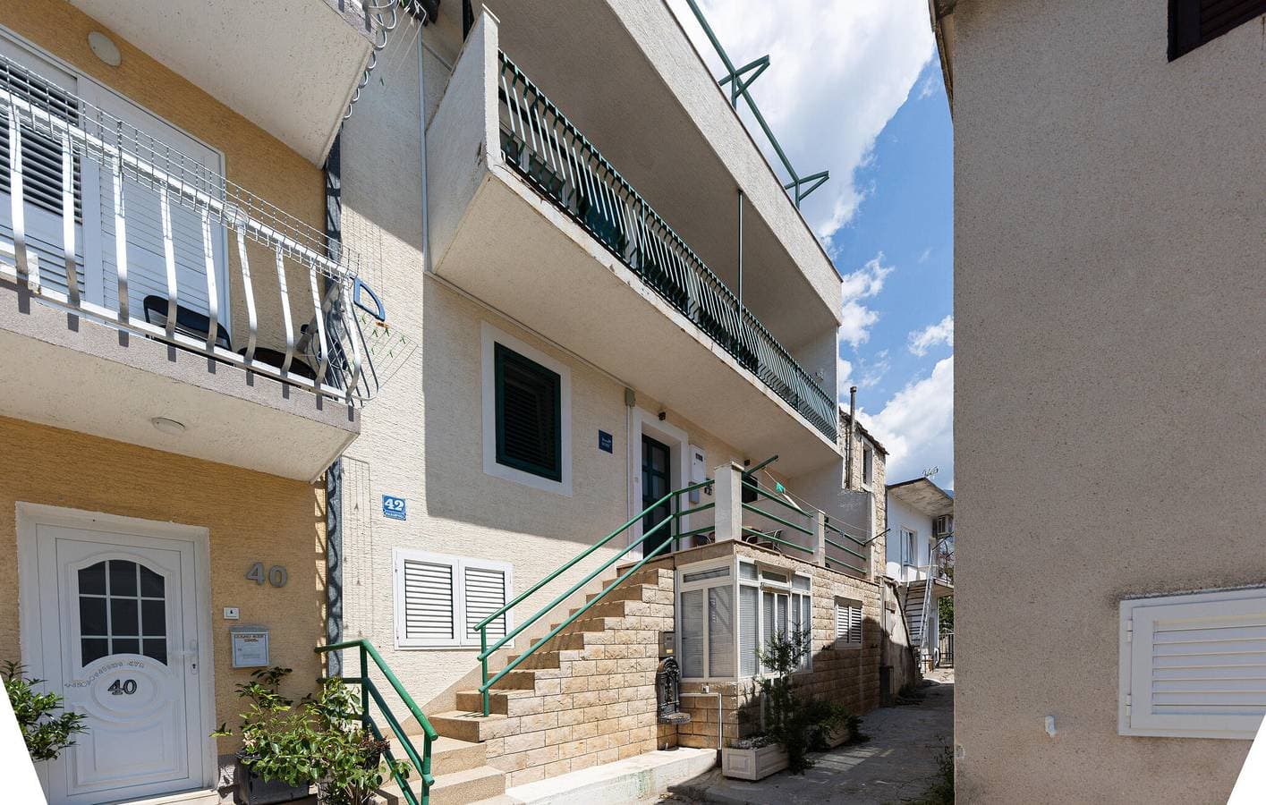 Gemütliche Ferienwohnung mit Meerblick, Terrasse, Parkplatz und Küche – 200 m vom Strand entfernt 1