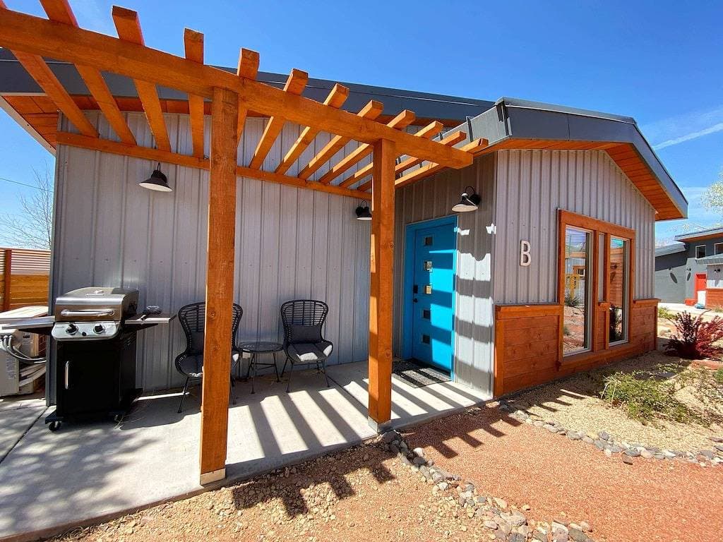 Foto 3 von 50: Luxe stay in Kanab with stargazing rooftop deck, pool & hot tub