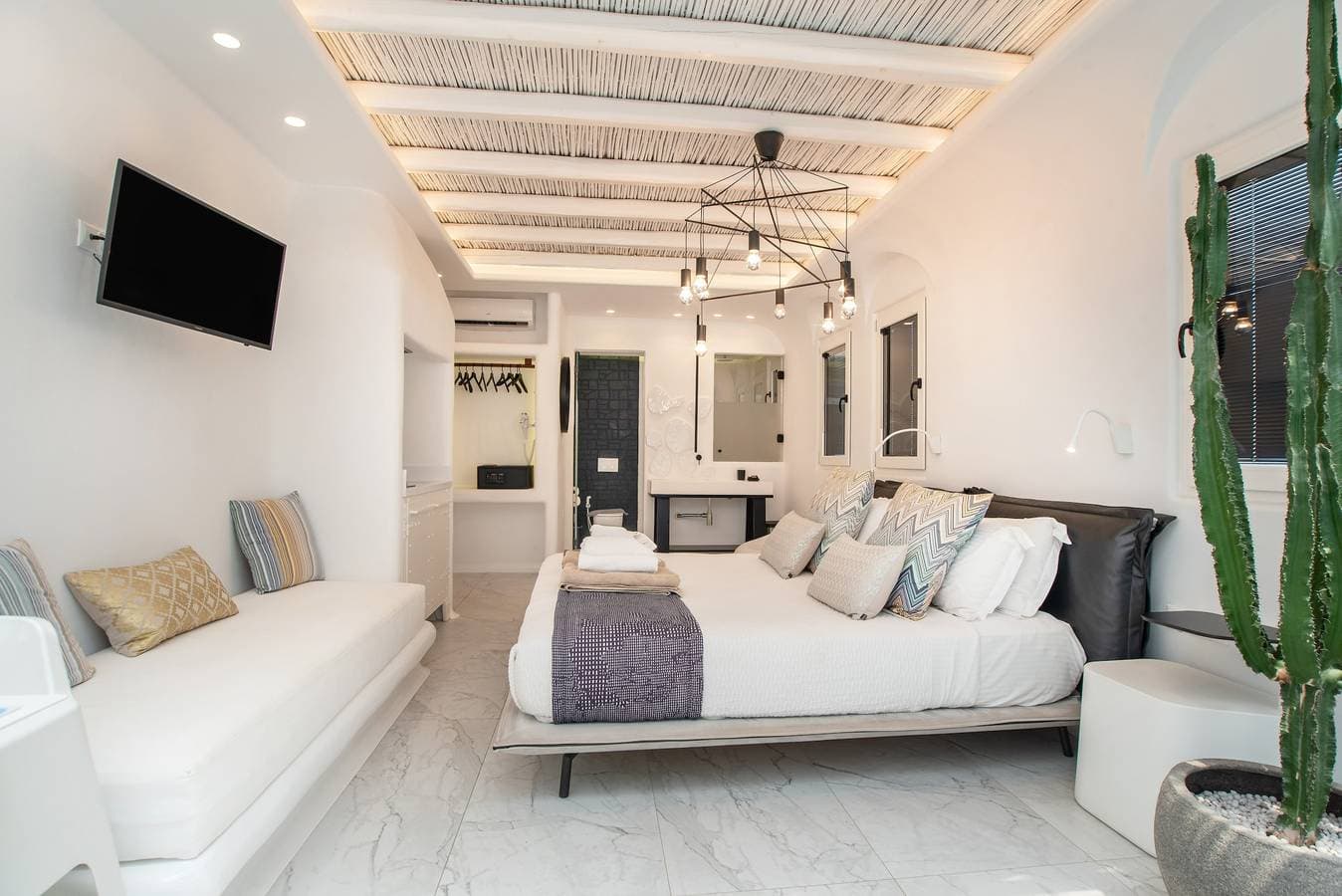 Foto 5 von 31: Apartment 'Narcissus Luxury Suites - Ariadne' mit Meerblick, WLAN und Klimaanlage
