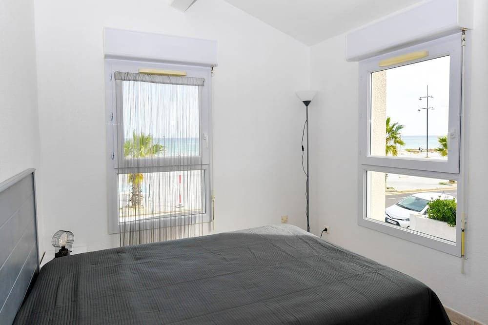 Foto 3 von 23: A seafront dream with garden and private parking.