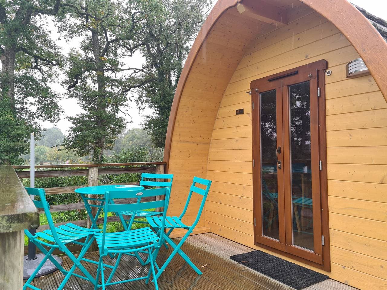 Foto 6 von 12: Waldhütte in Berry in der Nähe eines Wassersportzentrums