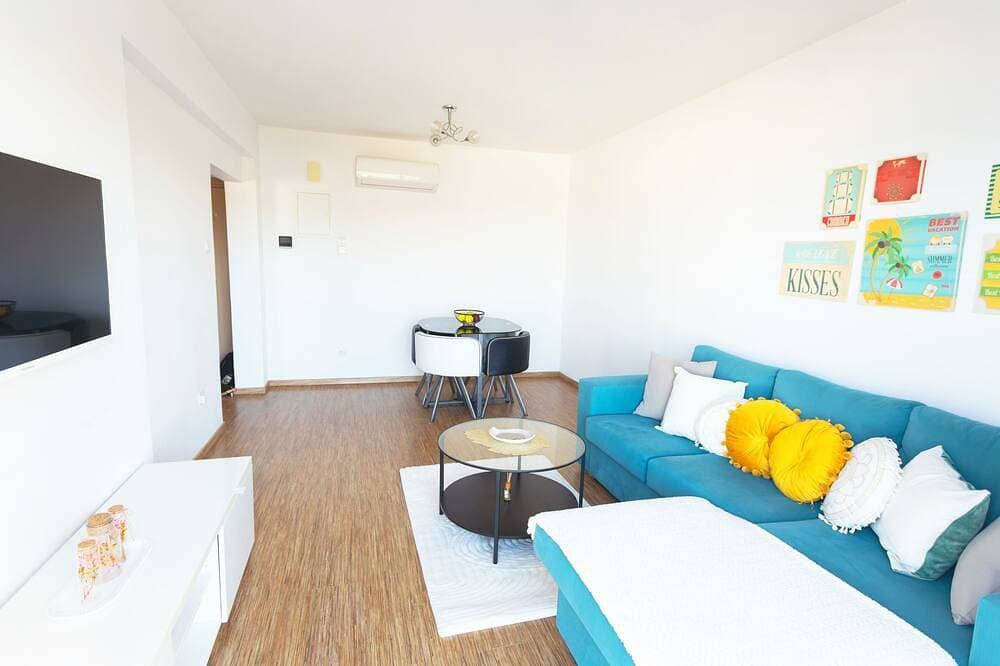 Foto 9 von 17: One-bedroom seafront apartment on Mackenzie with stunning sea views.