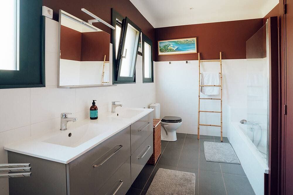 Foto 8 von 30: Villa in der Nähe von Biarritz, Schwimmbad, bewaldeter Park, 4 Schlafzimmer
