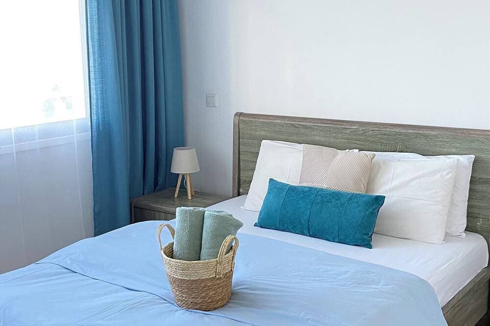 Foto 3 von 17: One-bedroom seafront apartment on Mackenzie with stunning sea views.