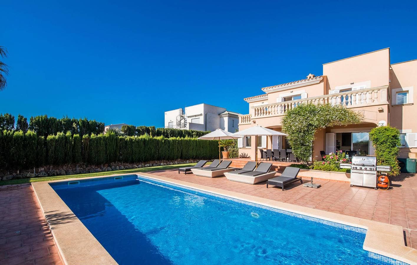 Foto 2 von 42: Gemütliche Strandwohnung mit Terrasse und Grill, 2 km von Playa de Ses Covetes entfernt