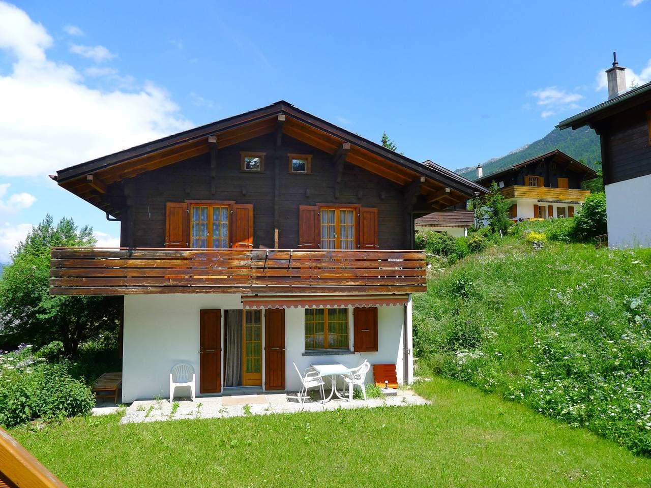 Rittinen 2 km von Grächen: Gemütliches Chalet Allegra 1