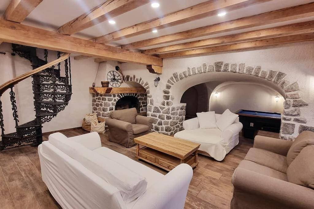Grande Maison au pied du Col 1