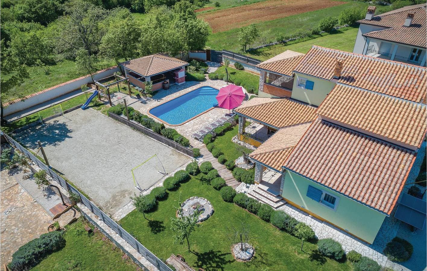 Foto 4 von 70: Geräumige 2-Zimmer-Wohnung mit Pool und Parkplatz – inklusive schnellem WLAN!