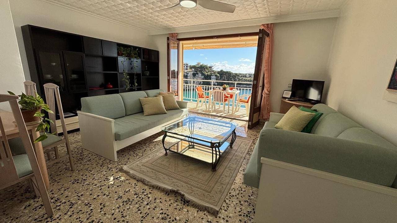 Foto 13 von 41: Three-Bedroom Apartment with Sea View