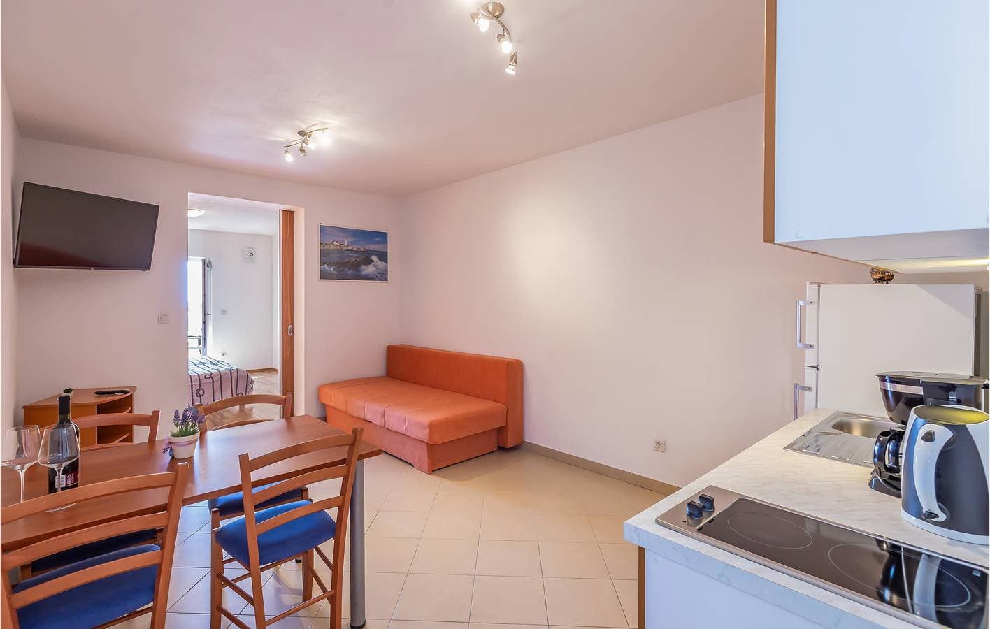 Foto 8 von 20: Apartment mit Meerblick, Terrasse, Parkplatz und WLAN, 700 m vom Strand entfernt