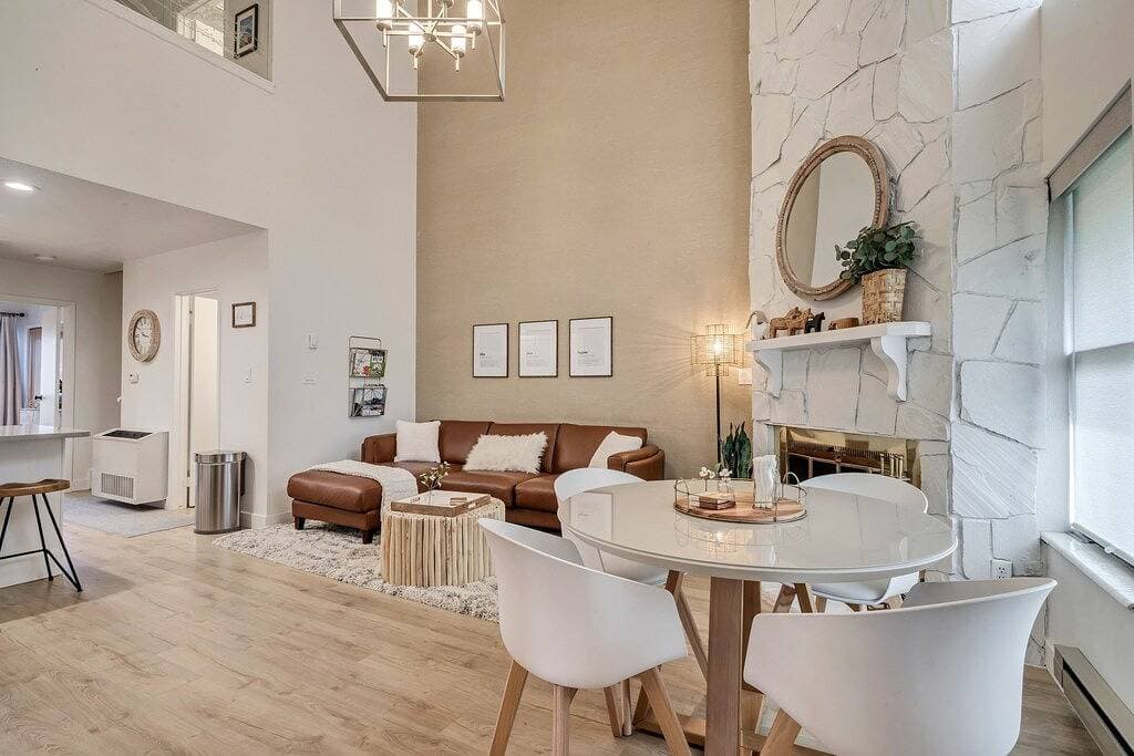 Foto 12 von 30: New remodeled Scandinavian theme Condo with Beautiful Mountain Views