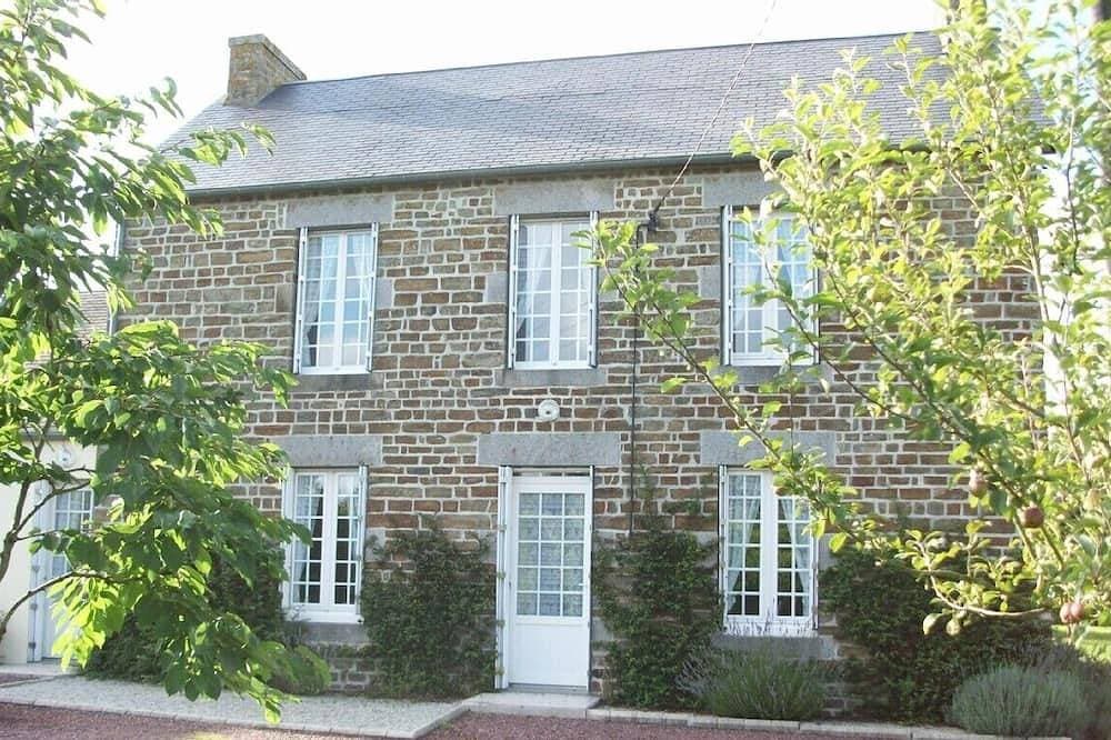 Beautifully Restored Stone Farmhouse in Norman Countryside 1