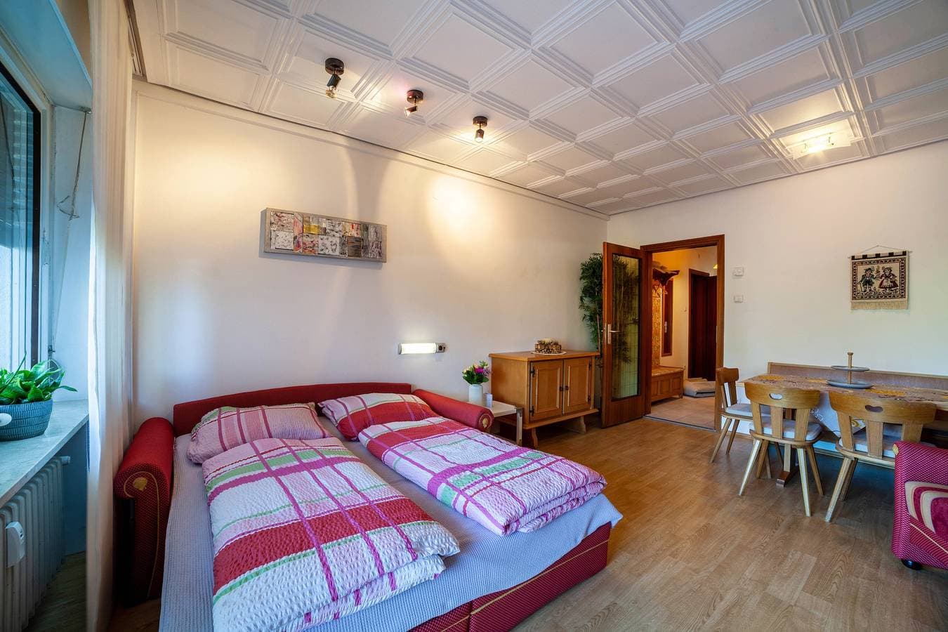 Foto 7 von 25: Ferienwohnung 'Ella' mit Bergblick, Pool (Juni - August), privater Terrasse und WLAN