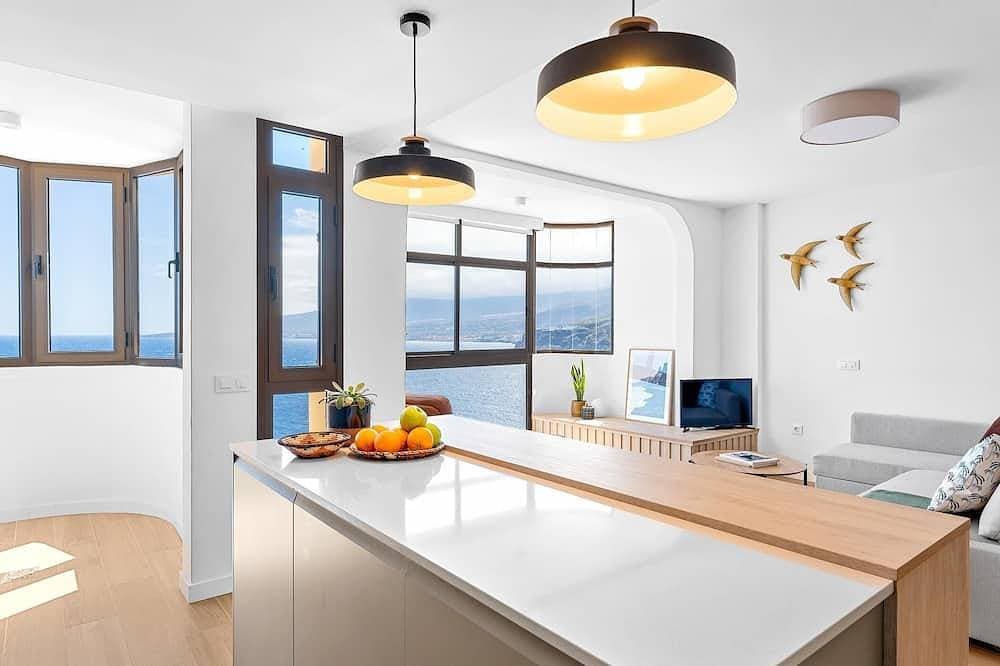 Foto 8 von 30: Stylish Apartment with Stunning Views & Parking