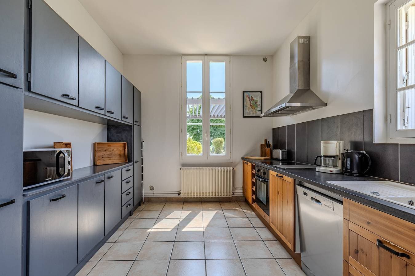 Foto 6 von 25: Ferienhaus 'Les Marronniers' mit Pool und Blick auf die Weinberge in Montagne