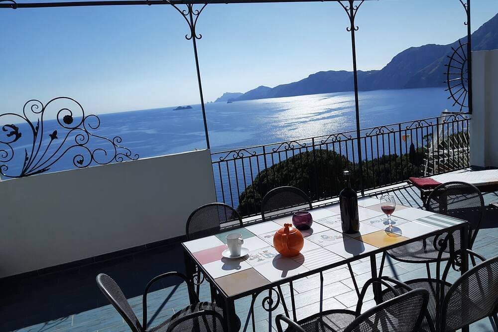 Foto 11 von 12: Casa Maria Cristina - large terrace with a view of the sea toward Positano and Capri