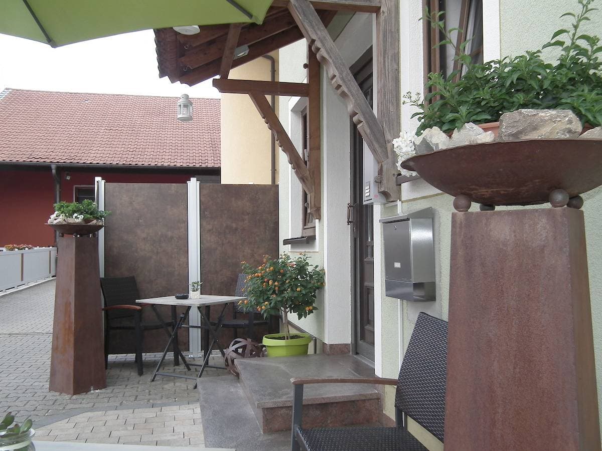 Foto 4 von 15: Gästehof - Weinbau Säger - Galerie-Appartement Nr.3 mit Balkon und großem Wohn-/Küchenraum